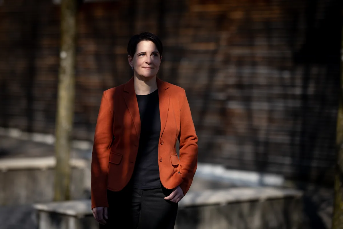 Rütis Gemeinderpräsidentin Yvonne Bürgin sagt: «Der Verbund wird als eine Tatsache verkauft, die in Stein gemeisselt ist.» (Archiv) Yvonne Buergin, Die Mitte, portraitiert am Doris Leuthard Platz in Rüti.